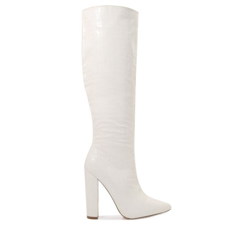 Clara (Boot)